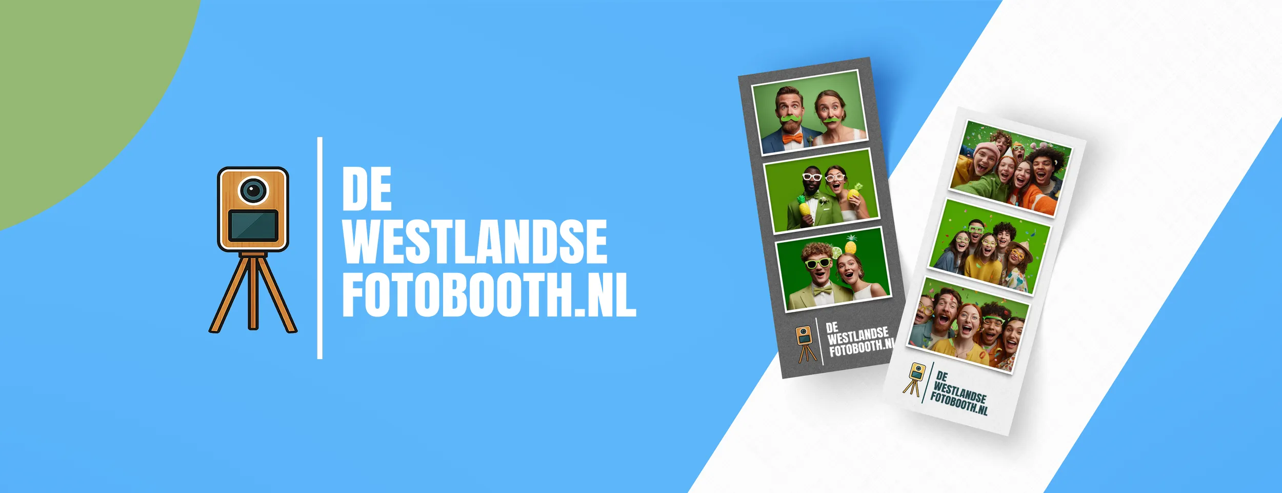 Logo van De Westlandse Fotobooth naast twee fotostrips met lachende gasten, op een blauwe achtergrond